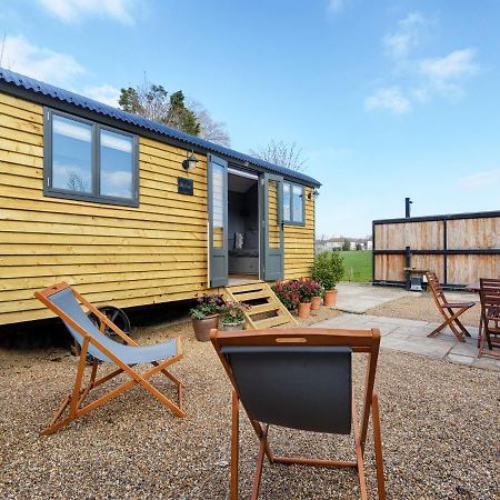 Pass The Keys Whitstable Shepherds Hut Minutes From The Harbourヴィラ エクステリア 写真