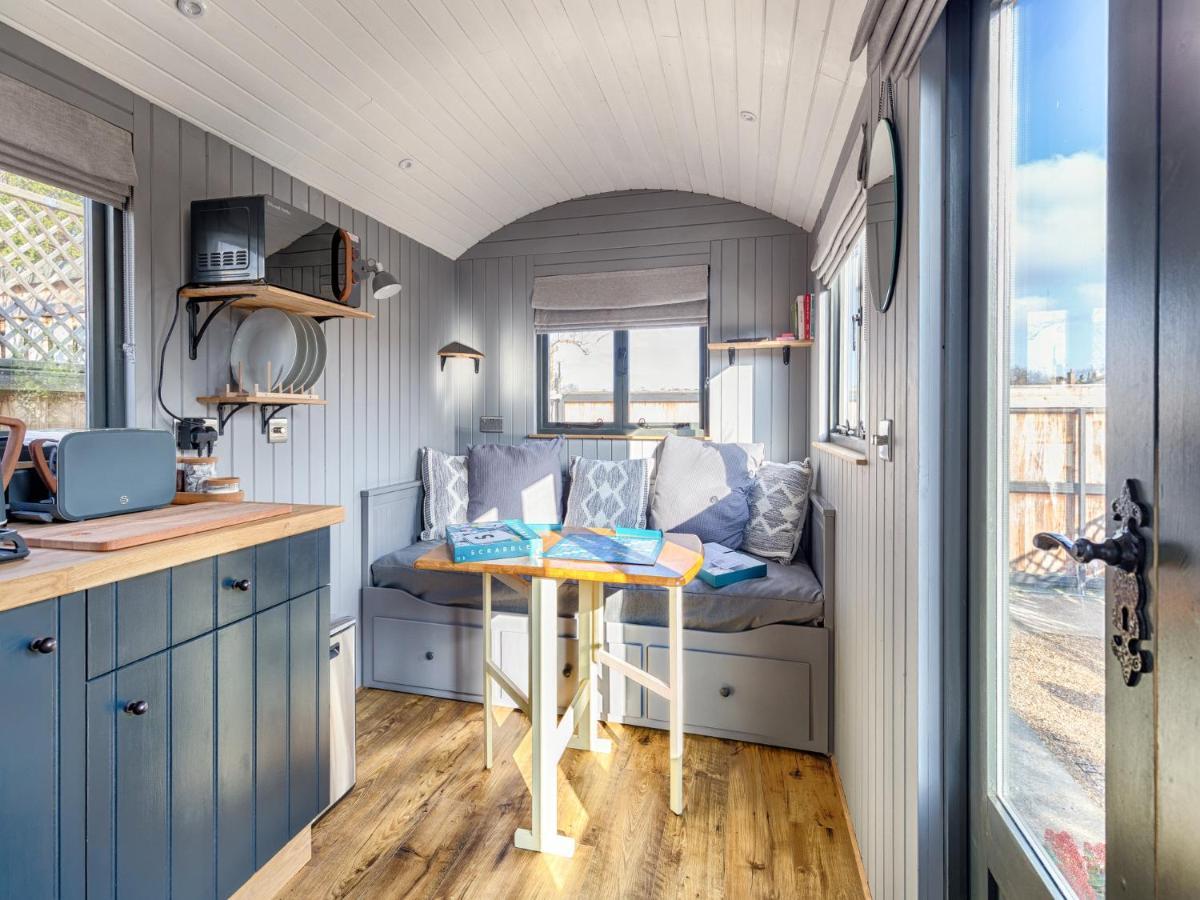 Pass The Keys Whitstable Shepherds Hut Minutes From The Harbourヴィラ エクステリア 写真