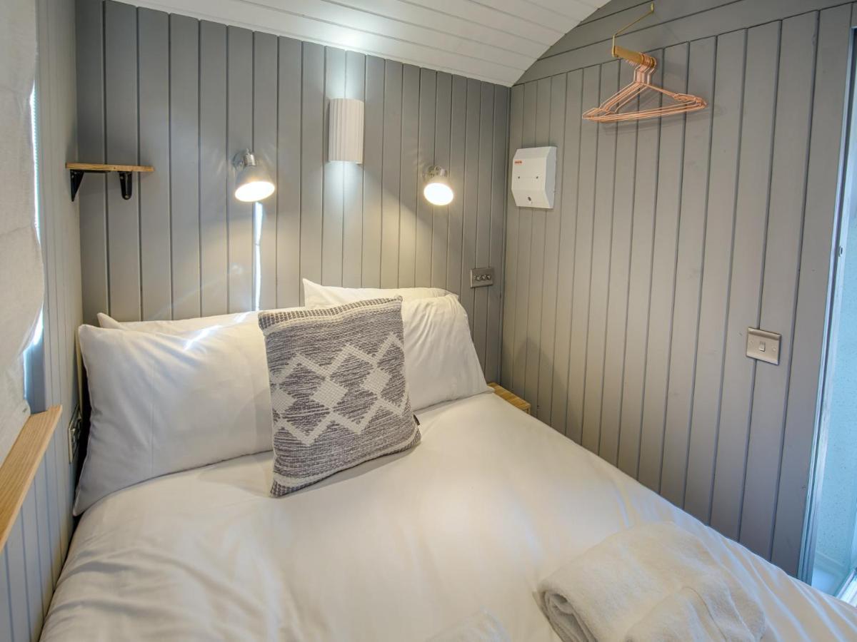 Pass The Keys Whitstable Shepherds Hut Minutes From The Harbourヴィラ エクステリア 写真