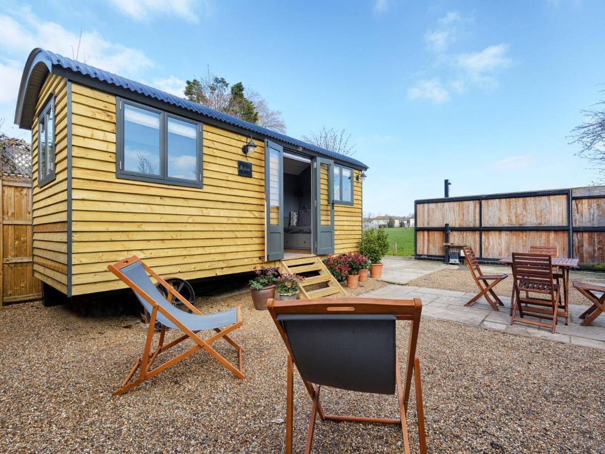 Pass The Keys Whitstable Shepherds Hut Minutes From The Harbourヴィラ エクステリア 写真