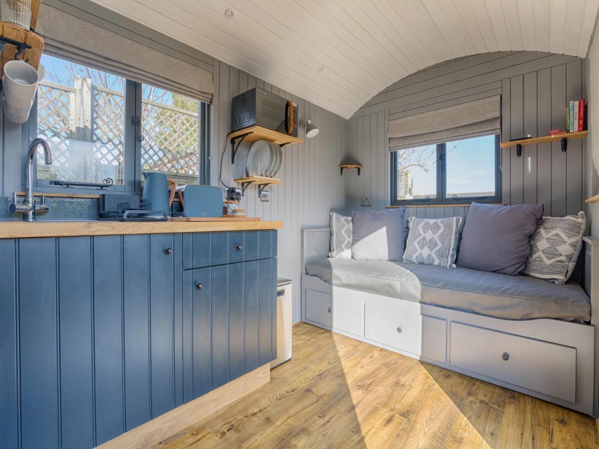 Pass The Keys Whitstable Shepherds Hut Minutes From The Harbourヴィラ エクステリア 写真