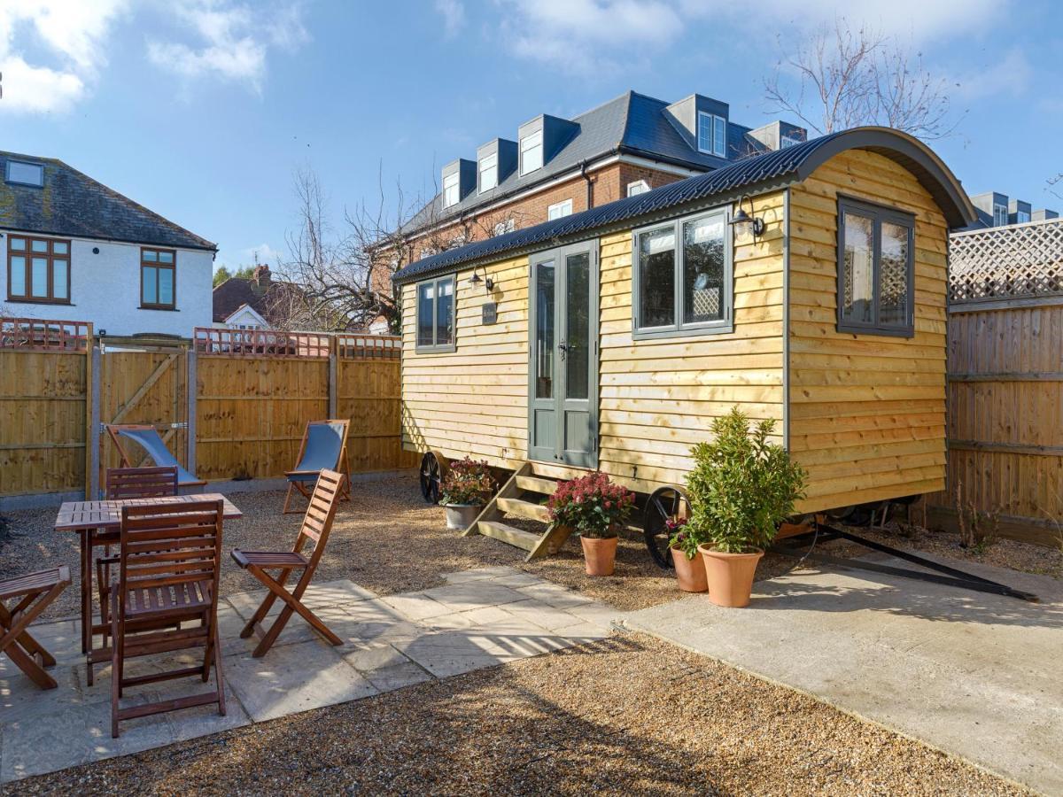 Pass The Keys Whitstable Shepherds Hut Minutes From The Harbourヴィラ エクステリア 写真