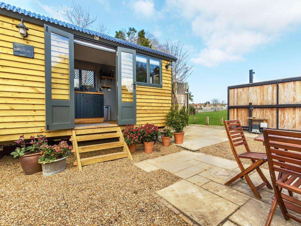 Pass The Keys Whitstable Shepherds Hut Minutes From The Harbourヴィラ エクステリア 写真