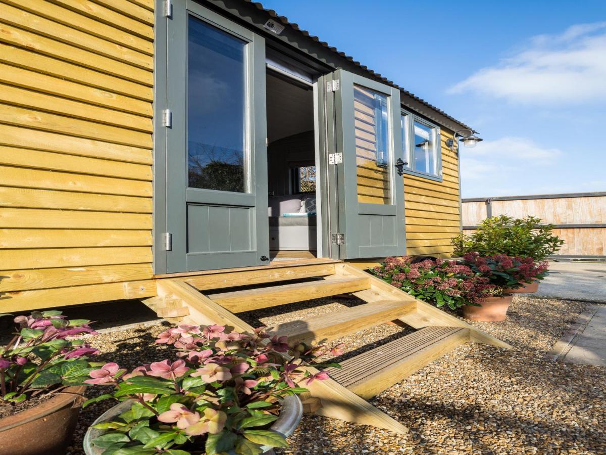 Pass The Keys Whitstable Shepherds Hut Minutes From The Harbourヴィラ エクステリア 写真